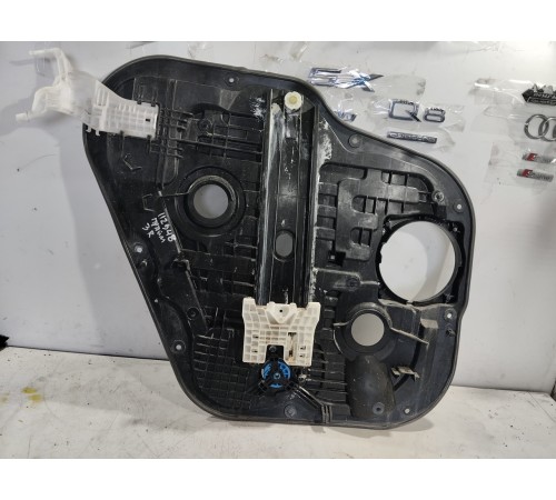 Стеклоподъемник задний правый