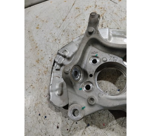 Кулак поворотный передний левый