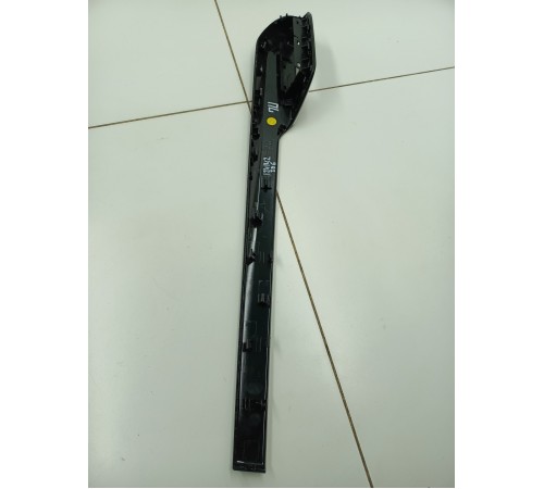 Накладка обшивки двери декоративная передняя левая 