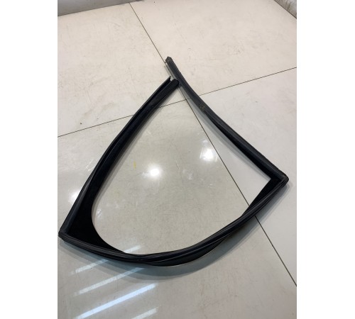 Уплотнитель стекла (задний, правый)