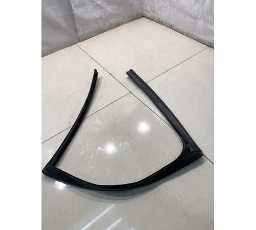 Уплотнитель стекла (задний, правый)