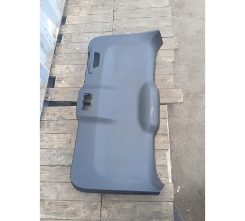 Обшивка двери багажника