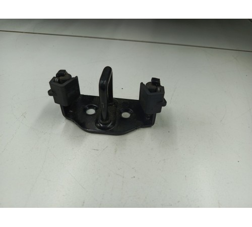 Ответная часть замка багажника