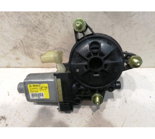 Моторчик стеклоподъемника передний правый