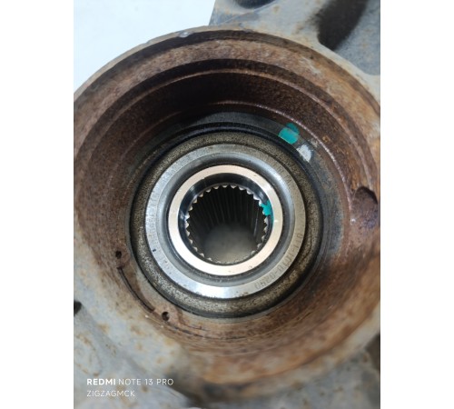 Кулак поворотный передний правый