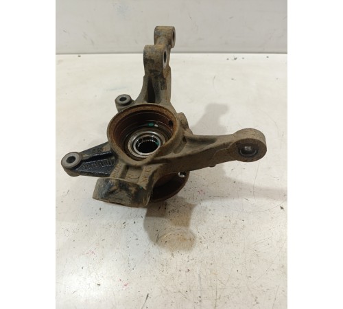 Кулак поворотный передний правый