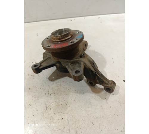 Кулак поворотный передний правый