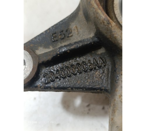 Кулак поворотный передний правый