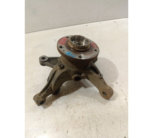 Кулак поворотный передний правый