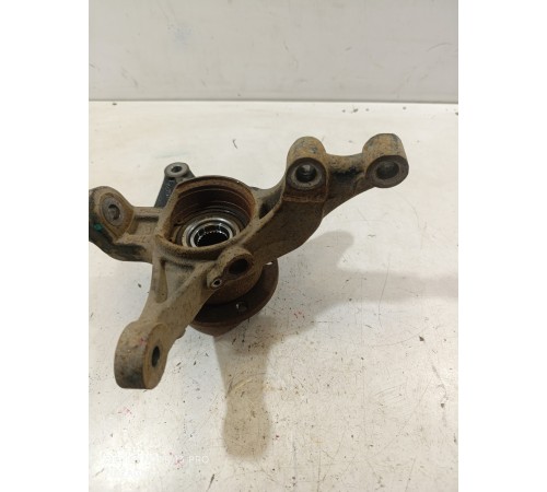 Кулак поворотный передний правый