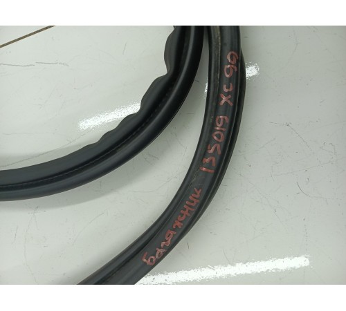 Уплотнитель багажника