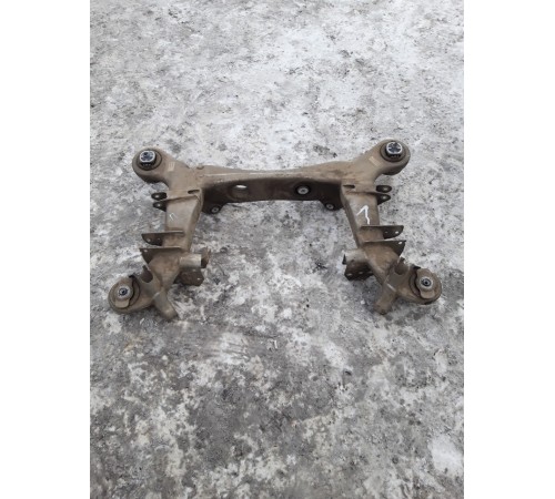 Балка подвески задняя (подрамник)