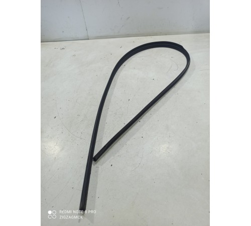 Уплотнитель капота правый