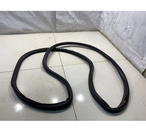 Уплотнитель дверного проема(передний,правый)