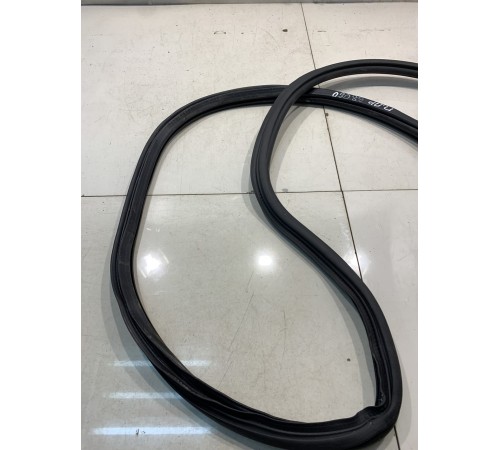 Уплотнитель дверного проема(передний,правый)