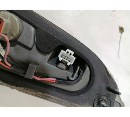 Фонарь крышки багажника левый