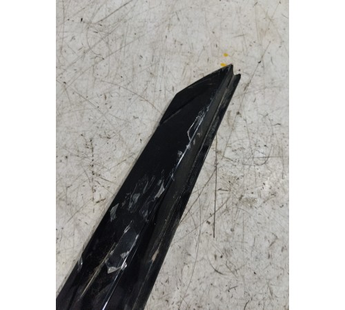 Накладка крышки багажника правая