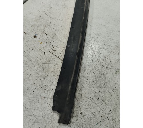 Уплотнитель двери задний левый