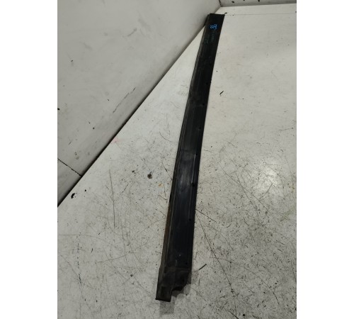 Уплотнитель двери задний левый