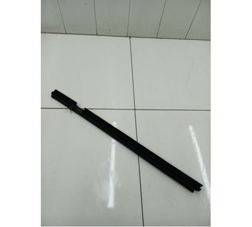 Уплотнитель стекла задний правый внутренний