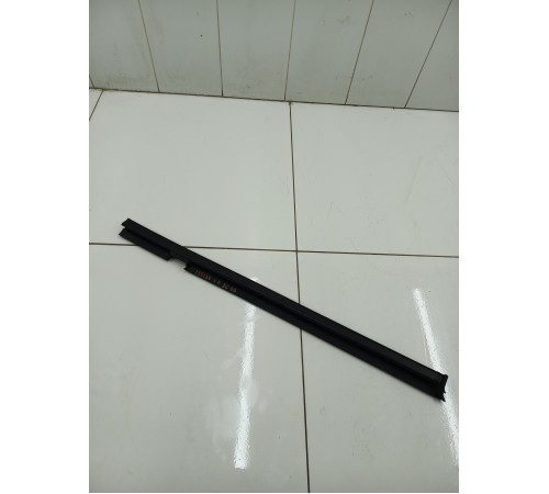 Уплотнитель стекла задний правый внутренний