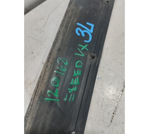 Уплотнитель двери задний левый