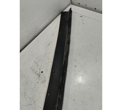 Уплотнитель двери задний левый