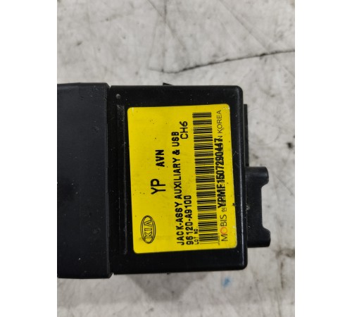 Разъем USB/AUX