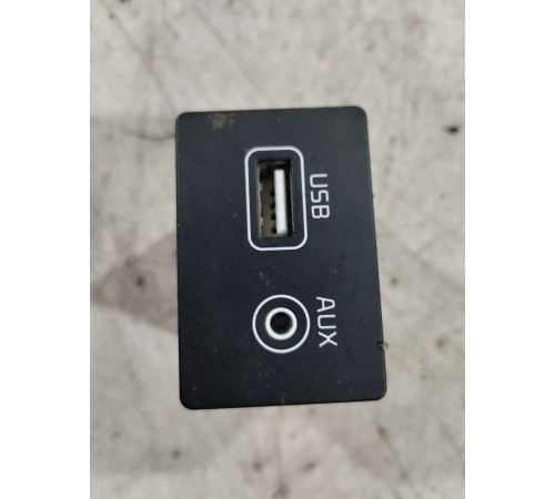 Разъем USB/AUX
