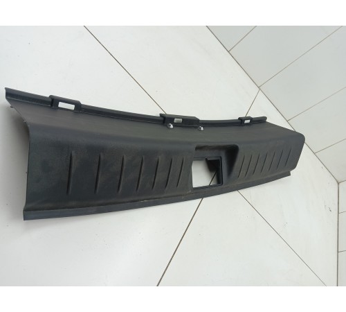 Накладка замка багажника