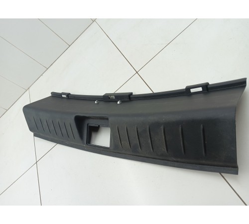 Накладка замка багажника