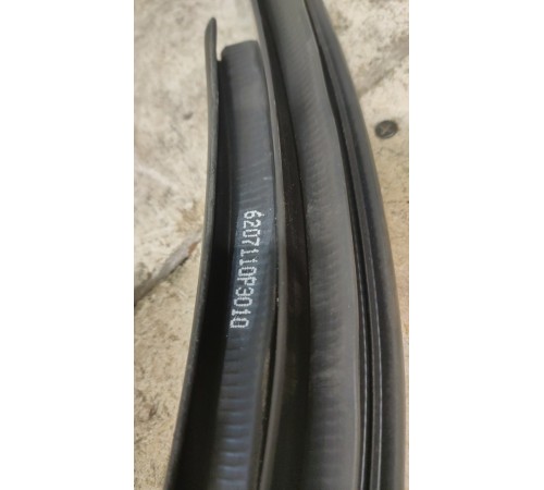 Уплотнитель двери задней левой