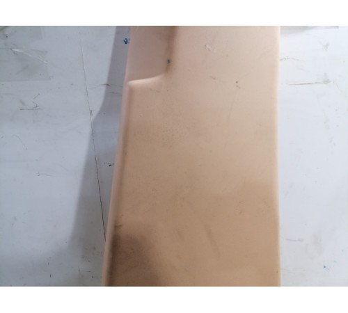 Обшивка центральной  стойки правая