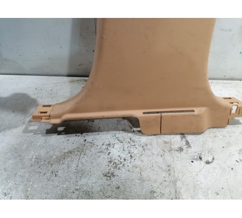 Обшивка центральной  стойки правая