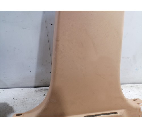 Обшивка центральной  стойки правая