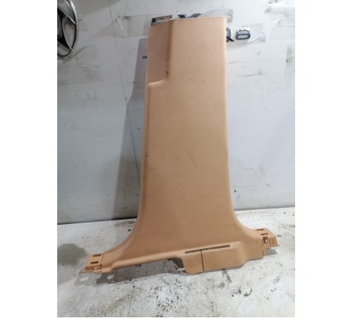 Обшивка центральной  стойки правая