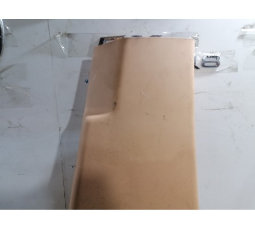 Обшивка центральной  стойки правая