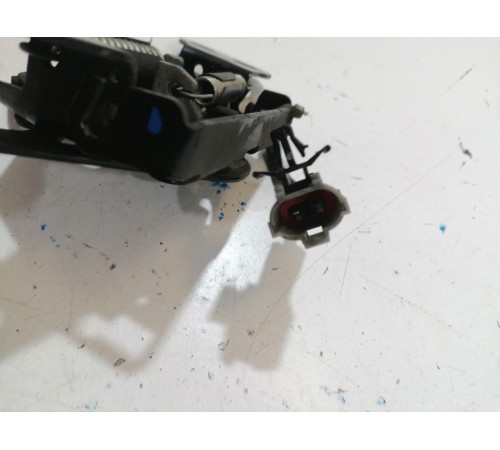 Замок капота