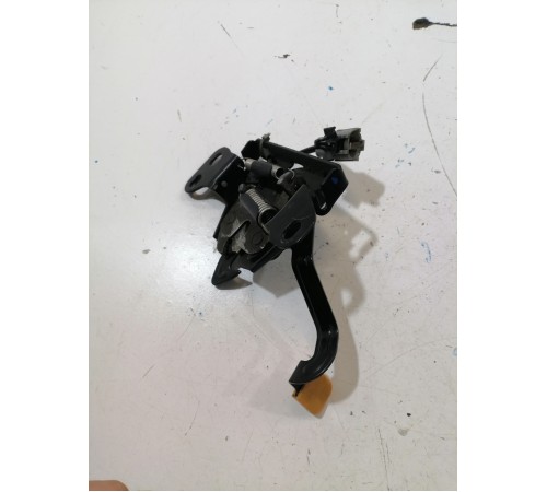 Замок капота