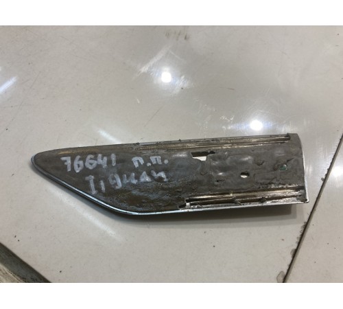 Молдинг крыла (передний, правый)