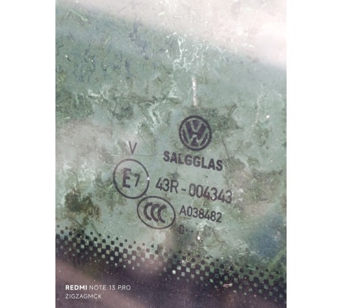 Глухое стекло заднее левое