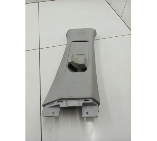 Обшивка центральной стойки правая верхняя