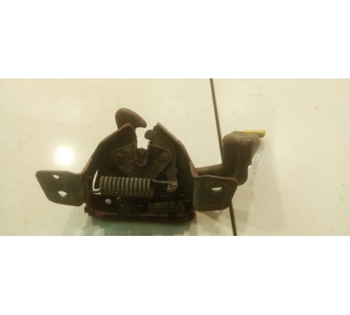 Замок капота