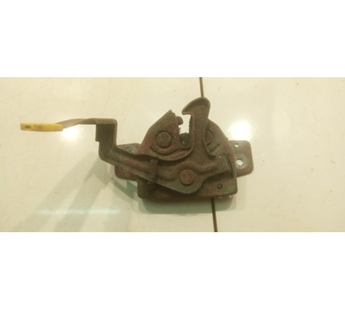 Замок капота