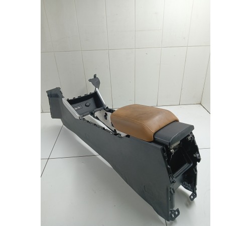 Центральная консоль (с подлокотником)