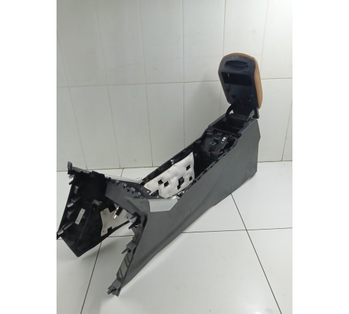 Центральная консоль (с подлокотником)