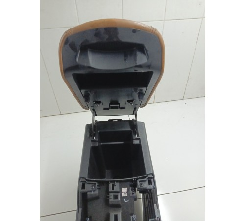 Центральная консоль (с подлокотником)