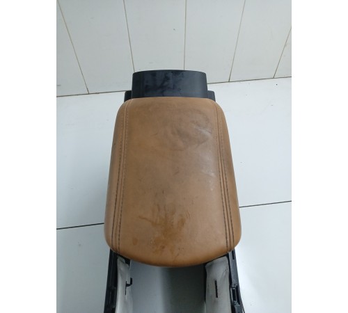 Центральная консоль (с подлокотником)