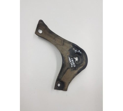 Кронштейн переднего подрамника левый