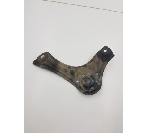 Кронштейн переднего подрамника левый